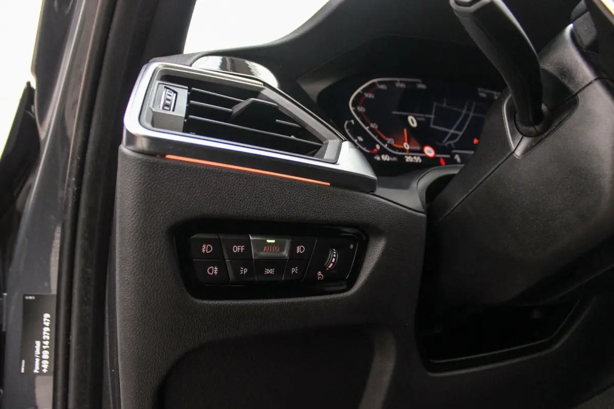 330i G21 xDrive High Executive M-sport | M-pakket | 1e eigenaar | inc BTW | Dakraam | 258 pk | Laser | 19 inch | Camera | DAB | Sportstoelen | Stuurverwarming