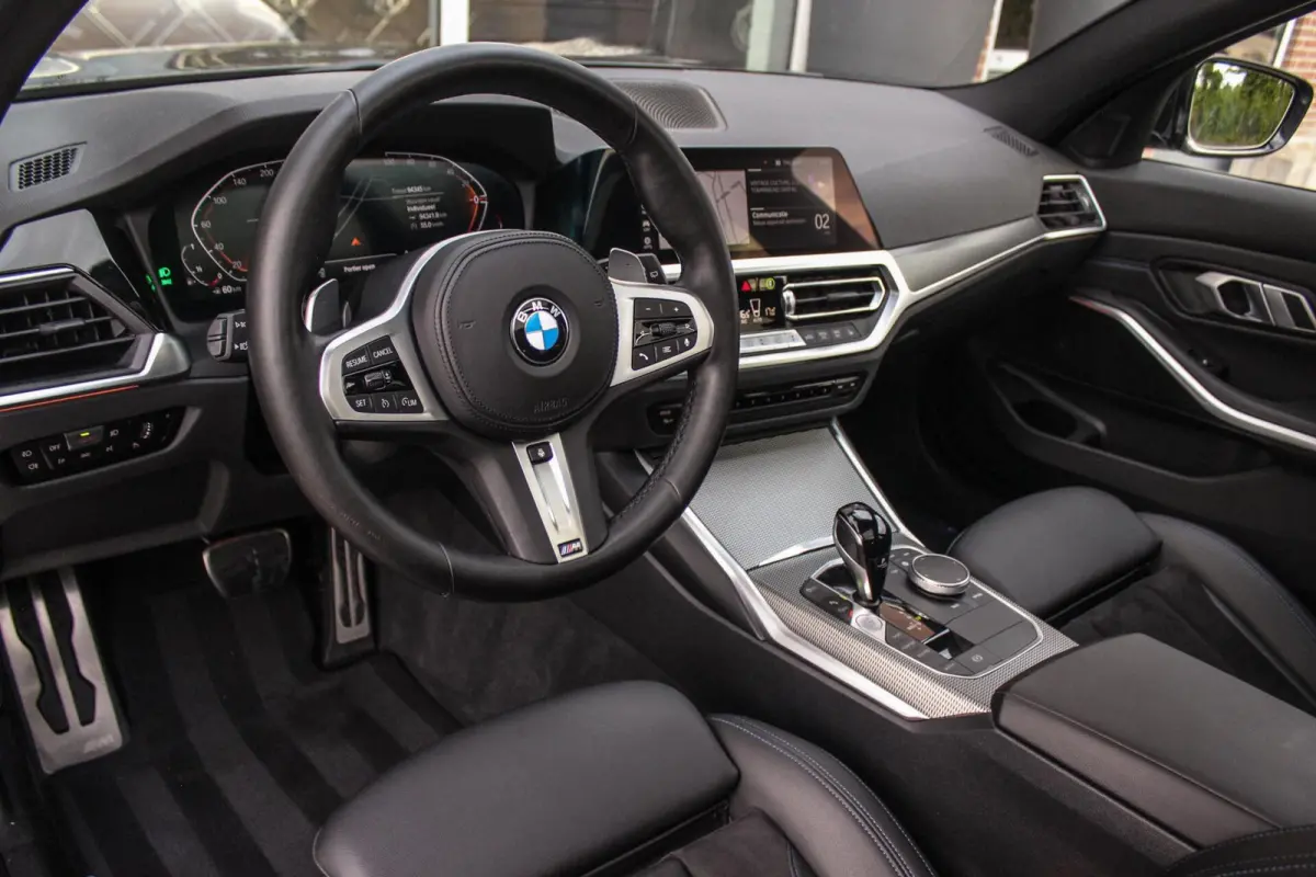 330i G21 xDrive High Executive M-sport | M-pakket | 1e eigenaar | inc BTW | Dakraam | 258 pk | Laser | 19 inch | Camera | DAB | Sportstoelen | Stuurverwarming