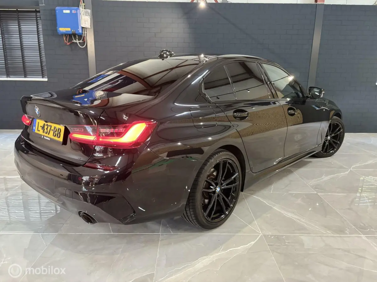 M 320i xDrive High Executive