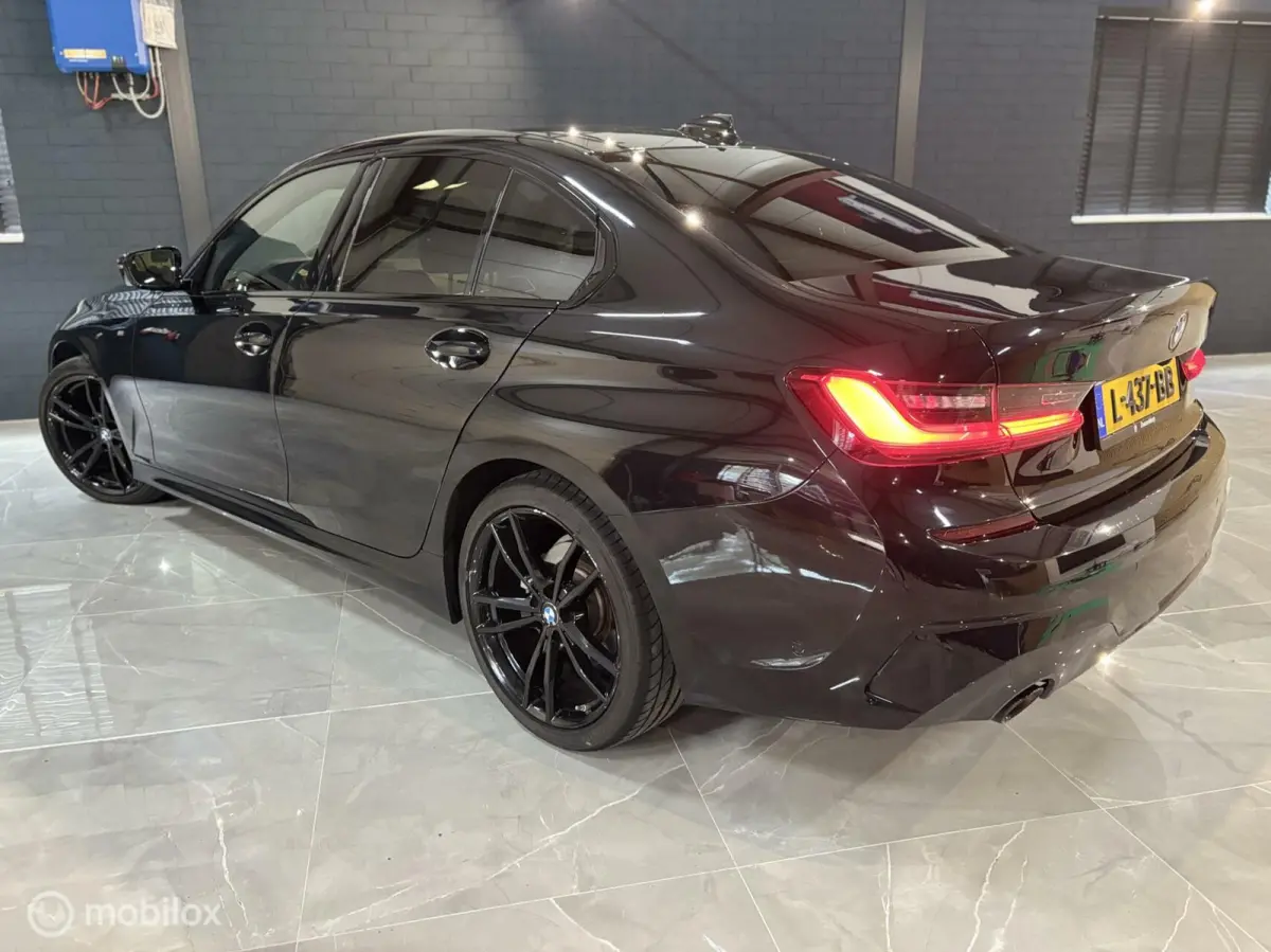 M 320i xDrive High Executive