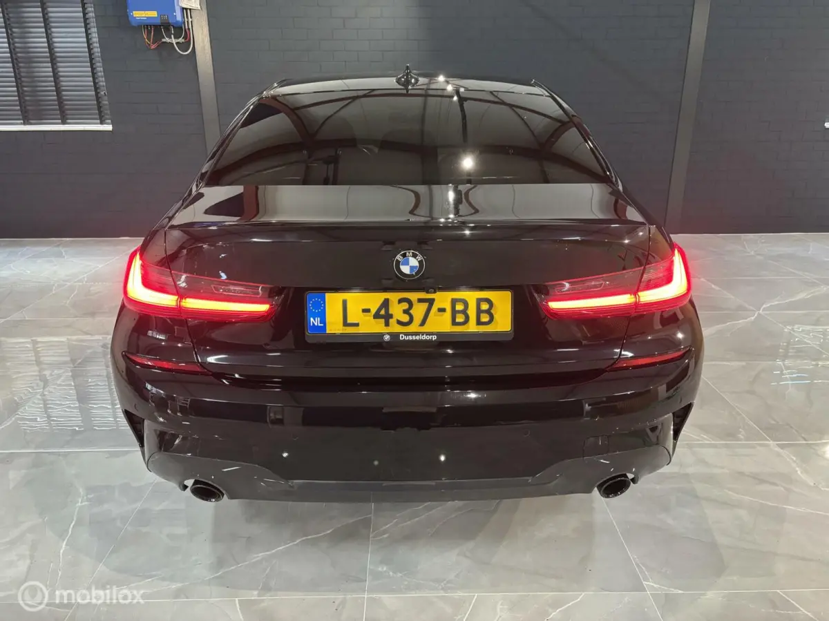 M 320i xDrive High Executive