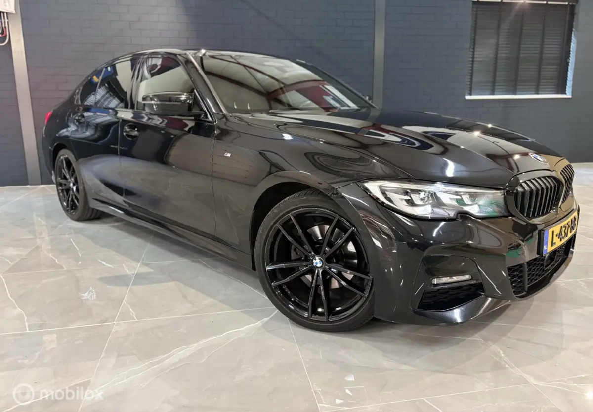 M 320i xDrive High Executive
