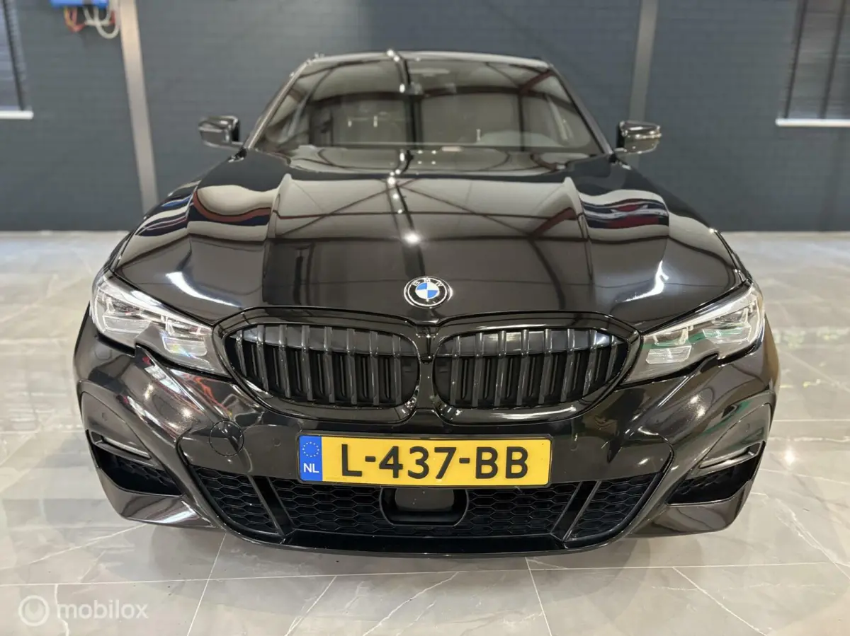 M 320i xDrive High Executive