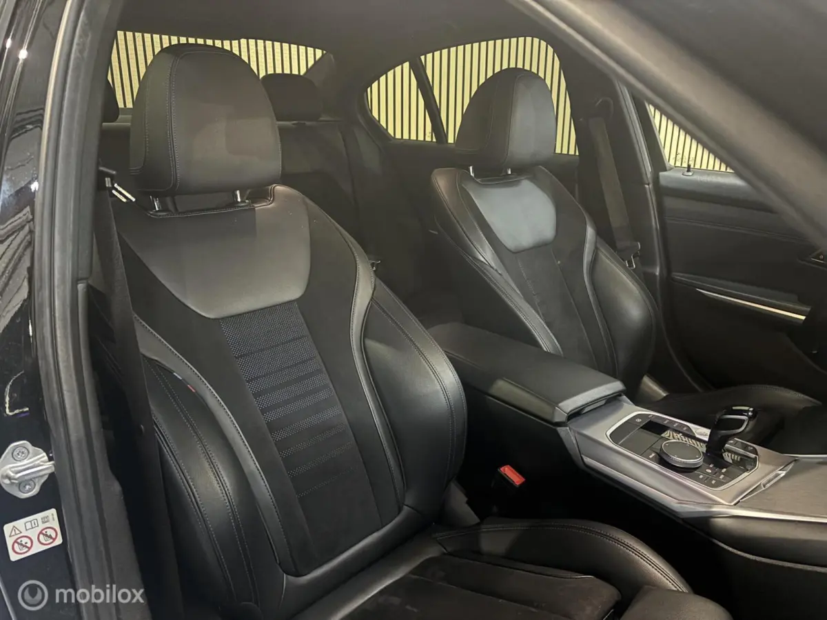 M 320i xDrive High Executive