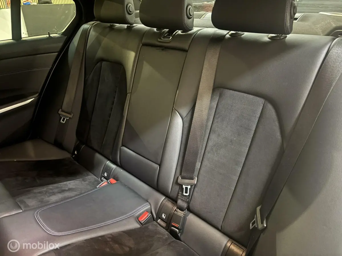 M 320i xDrive High Executive