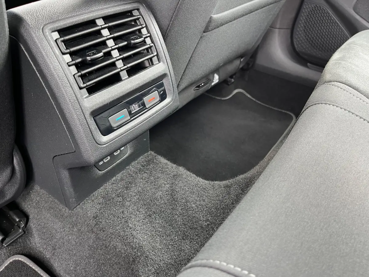 1.5 TSI Life Business NL.Auto/Alcantara-Sportstoelen/Camera/Carplay/4Cilinder/1Ste Eigenaar/Dealer Onderhouden