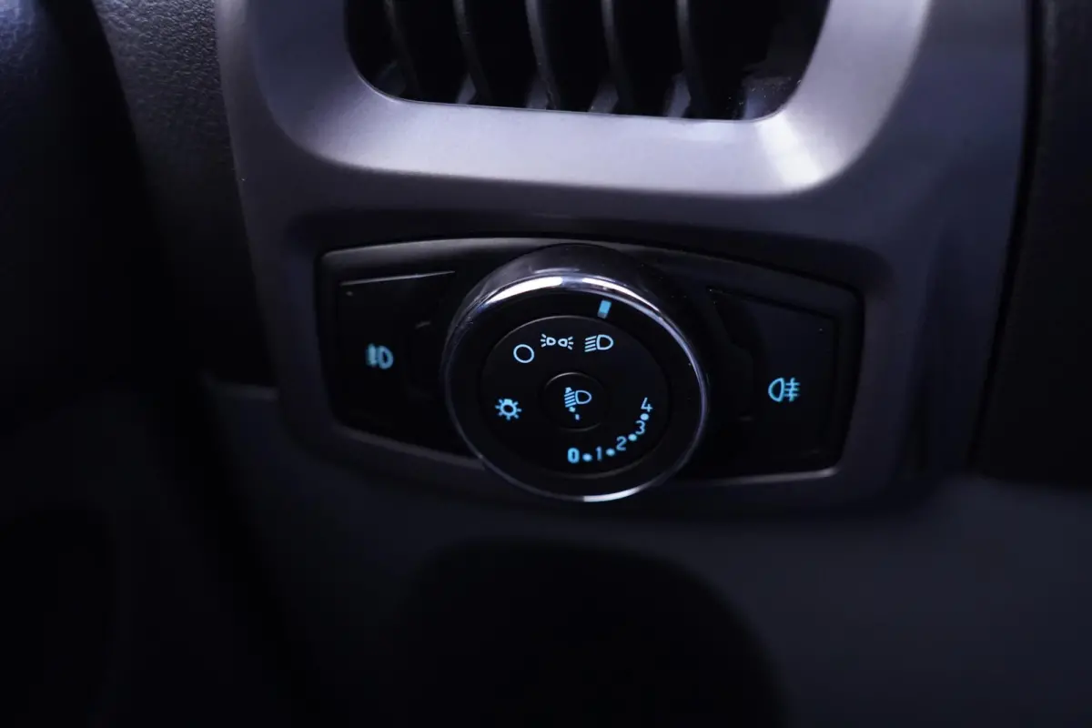 2.0 TDCI 130 pk L2H2 Dubbel Cabine 6p Airco Cruise Control, PDC V+A, Hoog Dak