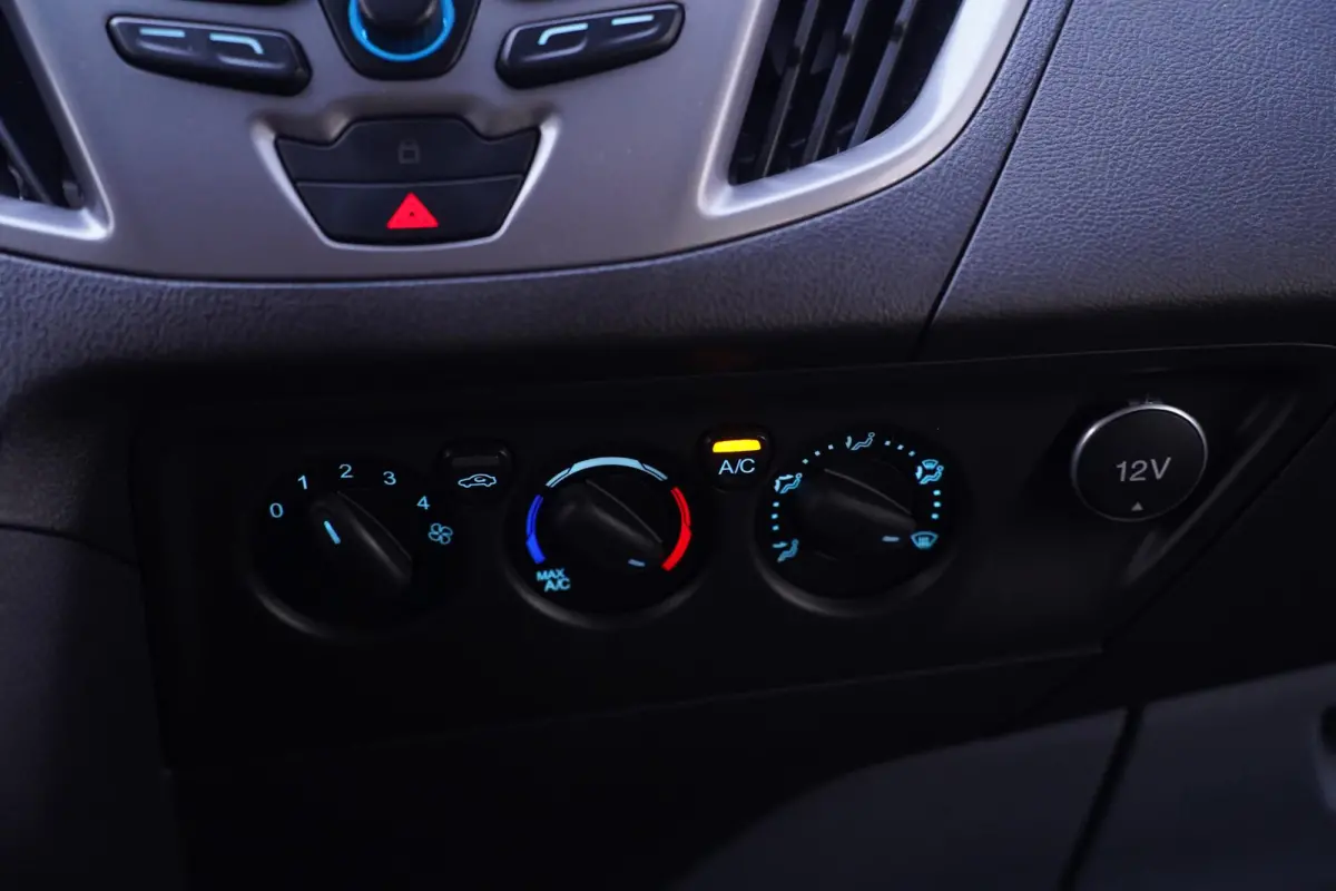 2.0 TDCI 130 pk L2H2 Dubbel Cabine 6p Airco Cruise Control, PDC V+A, Hoog Dak