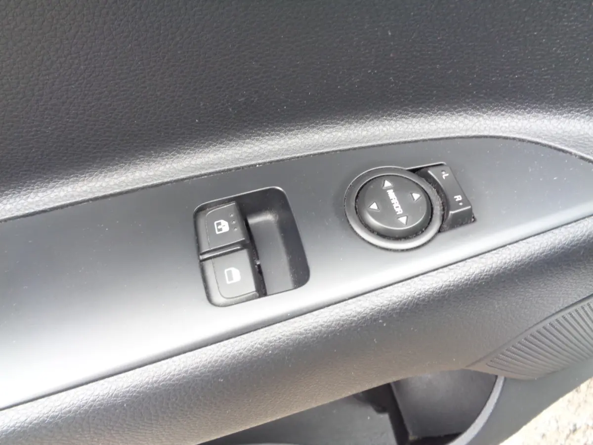 1.0 T-GDi DynamicLine Airco, Navigatie, LMV, Chroom, Zwart dak. apple/aindroid auto