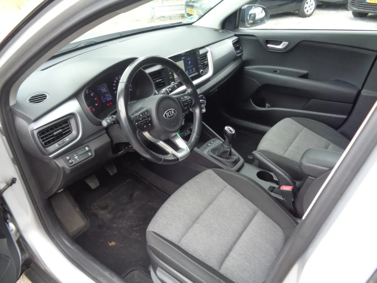 1.0 T-GDi DynamicLine Airco, Navigatie, LMV, Chroom, Zwart dak. apple/aindroid auto