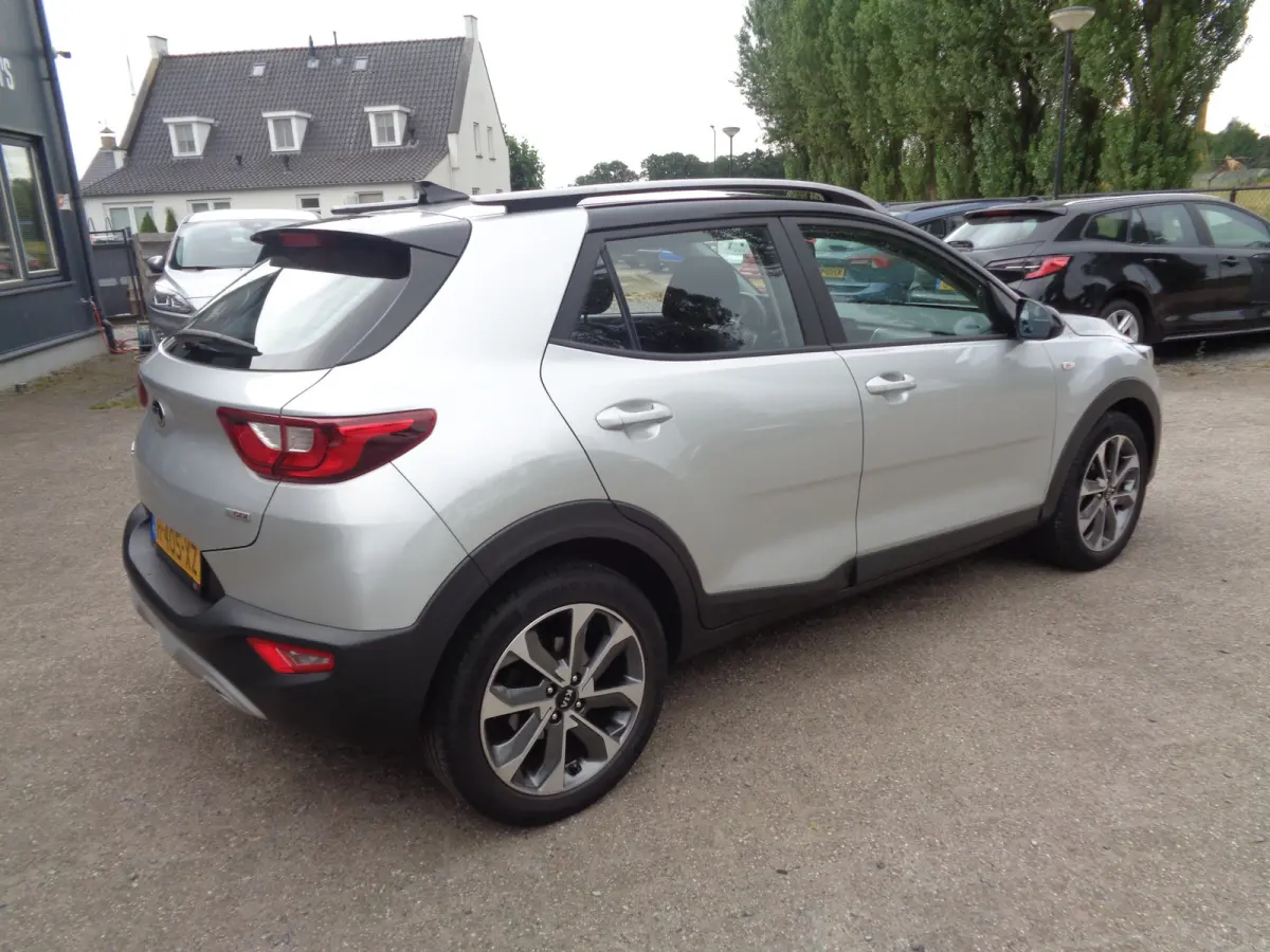 1.0 T-GDi DynamicLine Airco, Navigatie, LMV, Chroom, Zwart dak. apple/aindroid auto