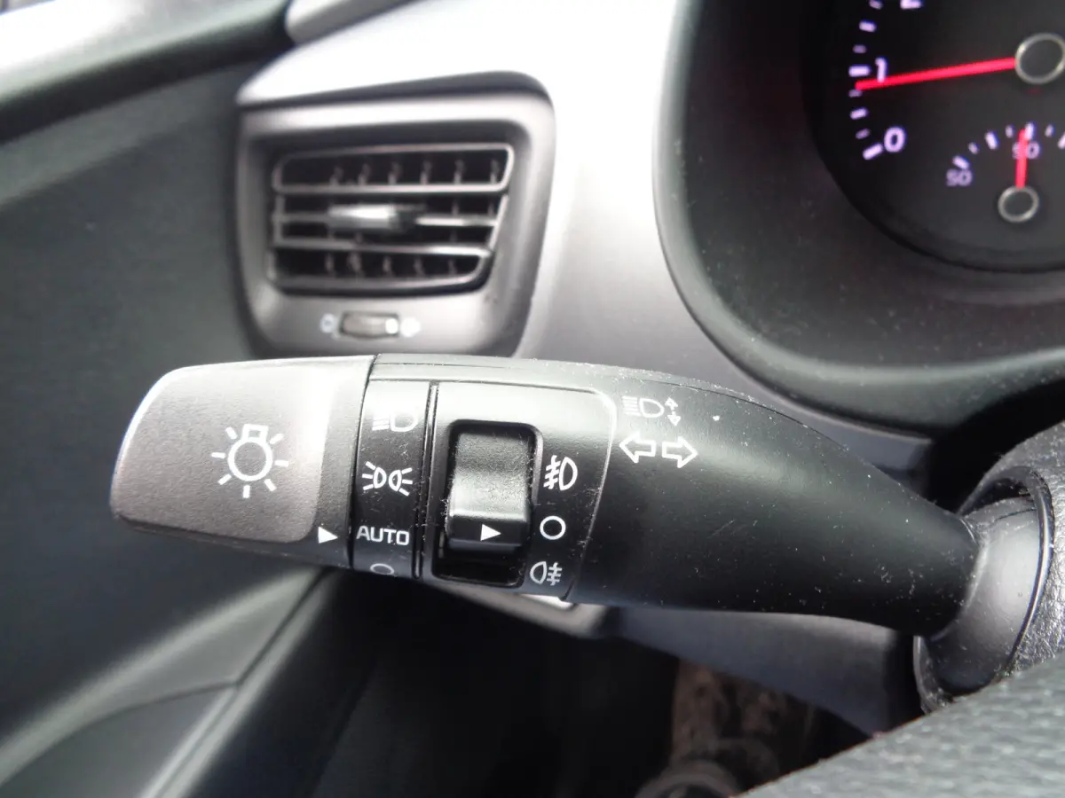 1.0 T-GDi DynamicLine Airco, Navigatie, LMV, Chroom, Zwart dak. apple/aindroid auto