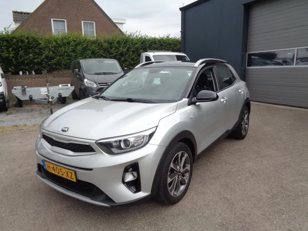 1.0 T-GDi DynamicLine Airco, Navigatie, LMV, Chroom, Zwart dak. apple/aindroid auto