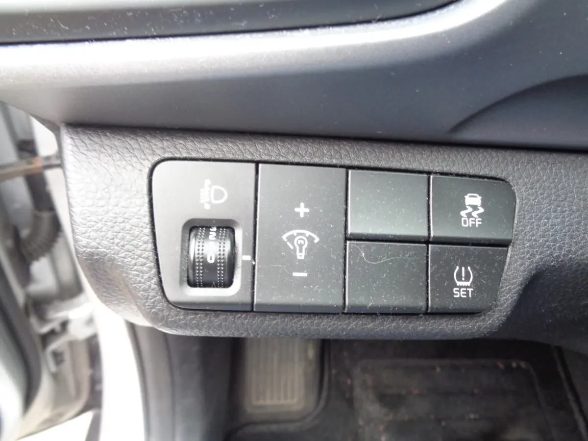1.0 T-GDi DynamicLine Airco, Navigatie, LMV, Chroom, Zwart dak. apple/aindroid auto