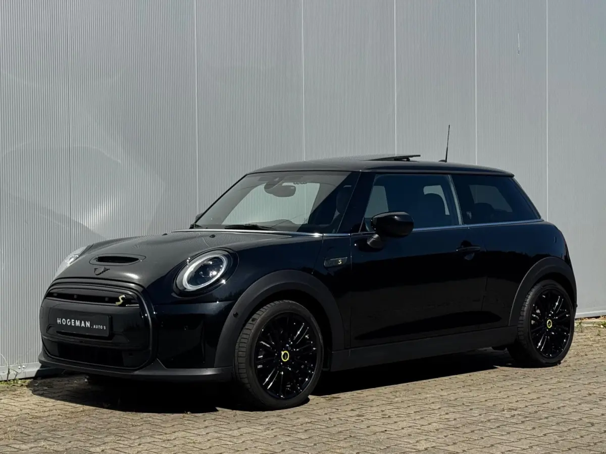 Mini Classic Electric YOURS SE ELEKTRIC LEDER PANORAMADAK STOELVERWARMING ADAPTICE CRUISE