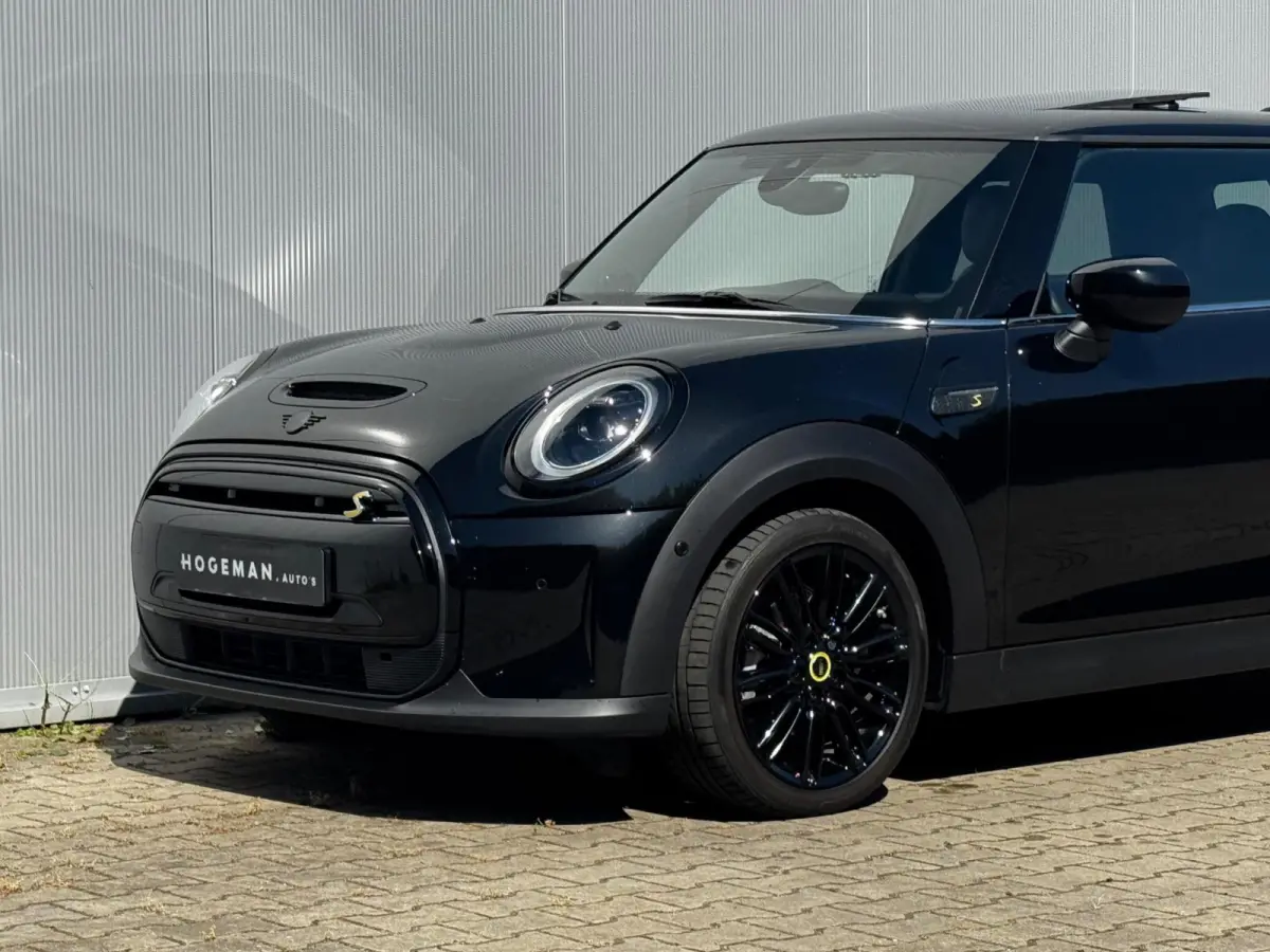 Mini Classic Electric YOURS SE ELEKTRIC LEDER PANORAMADAK STOELVERWARMING ADAPTICE CRUISE
