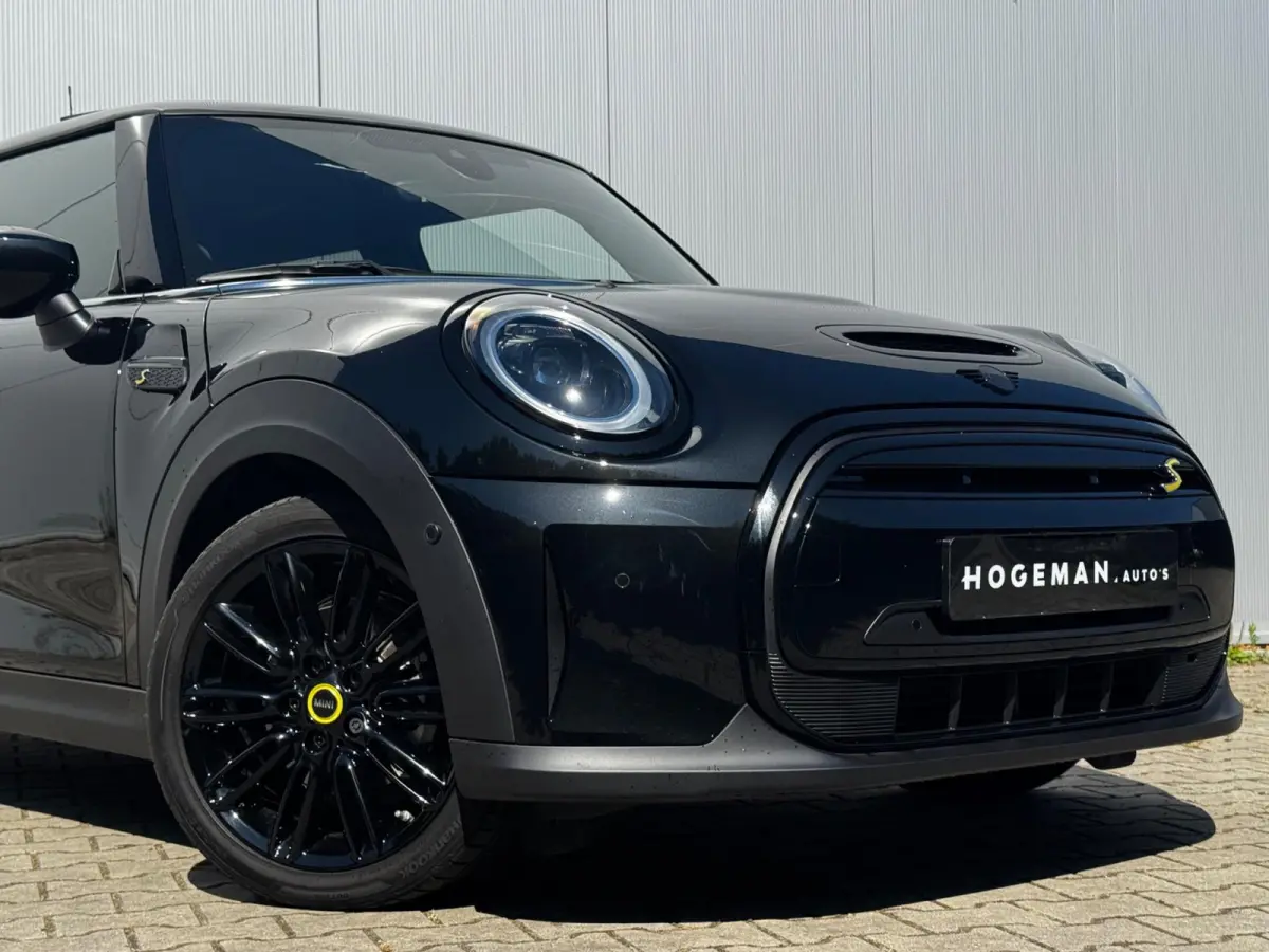 Mini Classic Electric YOURS SE ELEKTRIC LEDER PANORAMADAK STOELVERWARMING ADAPTICE CRUISE