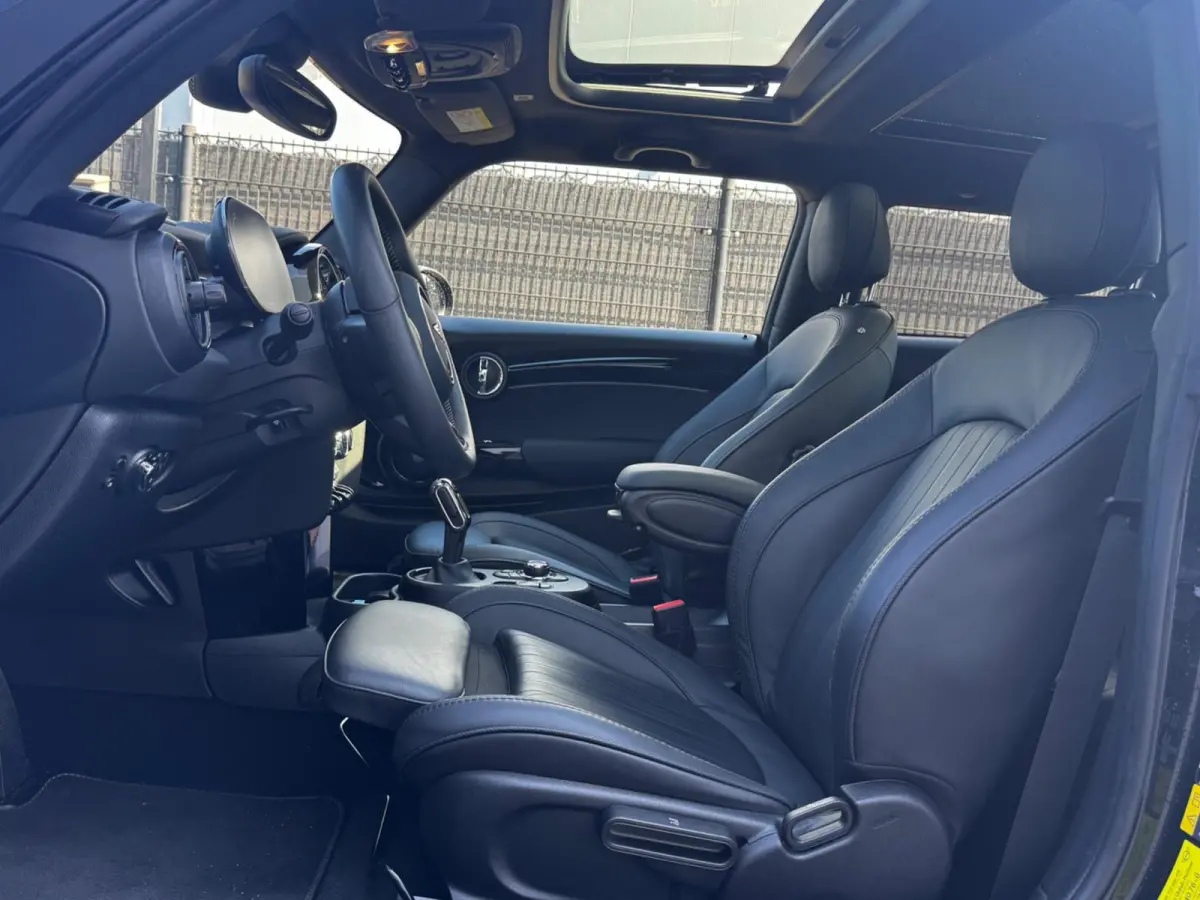 Mini Classic Electric YOURS SE ELEKTRIC LEDER PANORAMADAK STOELVERWARMING ADAPTICE CRUISE