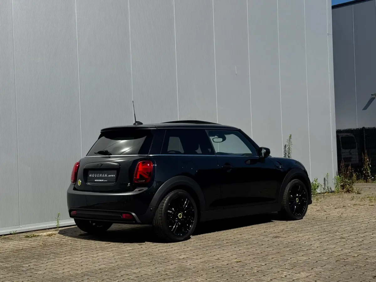 Mini Classic Electric YOURS SE ELEKTRIC LEDER PANORAMADAK STOELVERWARMING ADAPTICE CRUISE