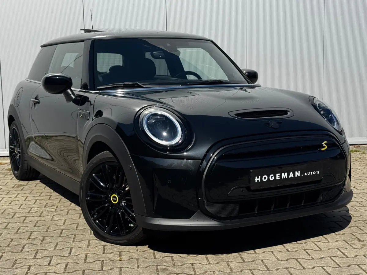 Mini Classic Electric YOURS SE ELEKTRIC LEDER PANORAMADAK STOELVERWARMING ADAPTICE CRUISE