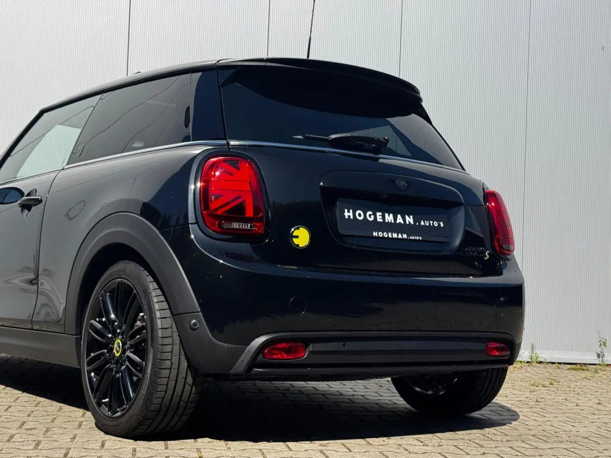 Mini Classic Electric YOURS SE ELEKTRIC LEDER PANORAMADAK STOELVERWARMING ADAPTICE CRUISE