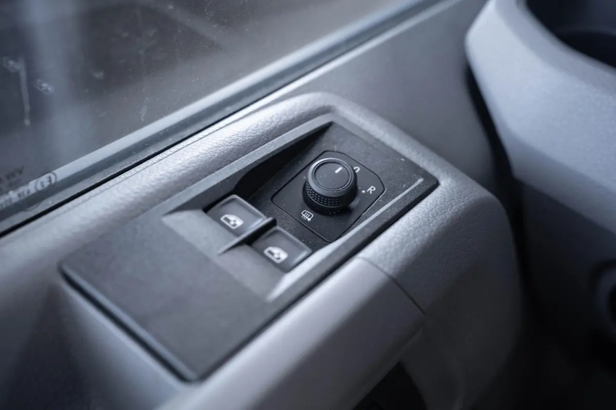 2.0 TDI 140 pk L4 Autotransporter Airco, Cruise Control, Trekhaak 3.000 kg, BPM vrij, 3-Zits