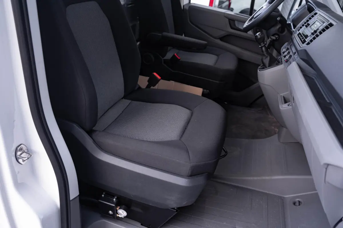 2.0 TDI 140 pk L4 Autotransporter Airco, Cruise Control, Trekhaak 3.000 kg, BPM vrij, 3-Zits