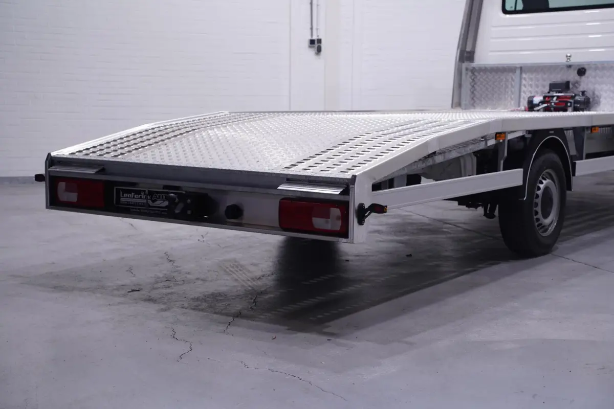 2.0 TDI 140 pk L4 Autotransporter Airco, Cruise Control, Trekhaak 3.000 kg, BPM vrij, 3-Zits