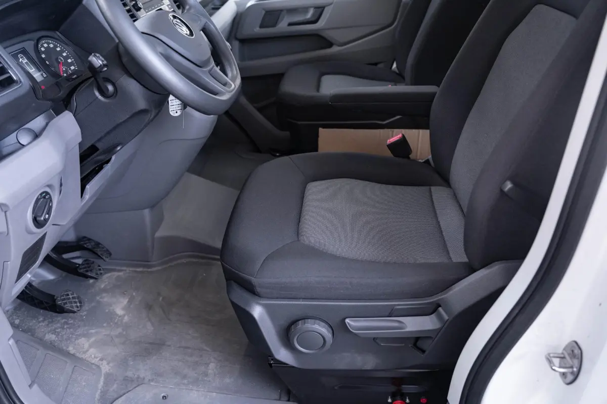 2.0 TDI 140 pk L4 Autotransporter Airco, Cruise Control, Trekhaak 3.000 kg, BPM vrij, 3-Zits
