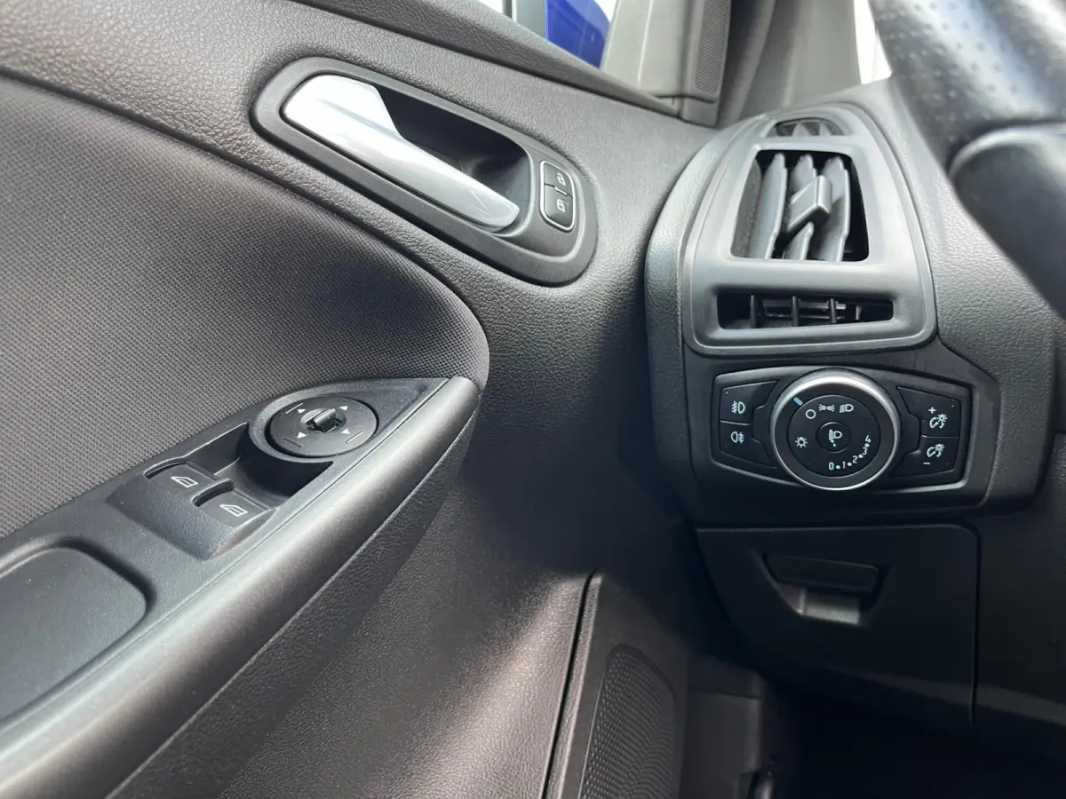 1.0 ST-Line NL.Auto/125Pk/Sync Navigatie/Privacy Glass/1Ste Eigenaar/Dealer Onderhouden