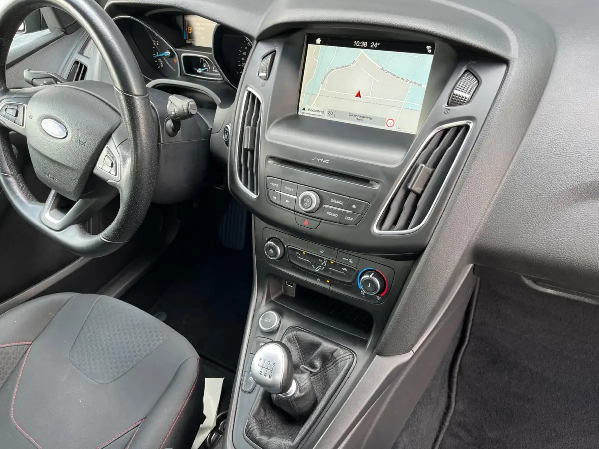 1.0 ST-Line NL.Auto/125Pk/Sync Navigatie/Privacy Glass/1Ste Eigenaar/Dealer Onderhouden