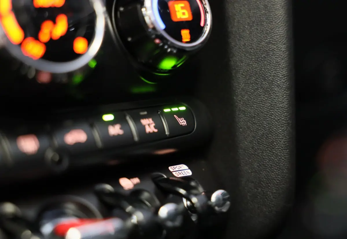 Mini 1.5 / AUT / Navi / 136 Pk / Cruise Control / Leder / Ecc / Elek Pakket / Led / Pdc / 18 Inch
