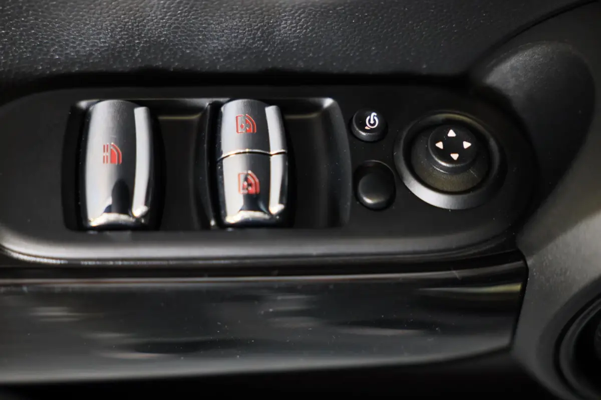 Mini 1.5 / AUT / Navi / 136 Pk / Cruise Control / Leder / Ecc / Elek Pakket / Led / Pdc / 18 Inch
