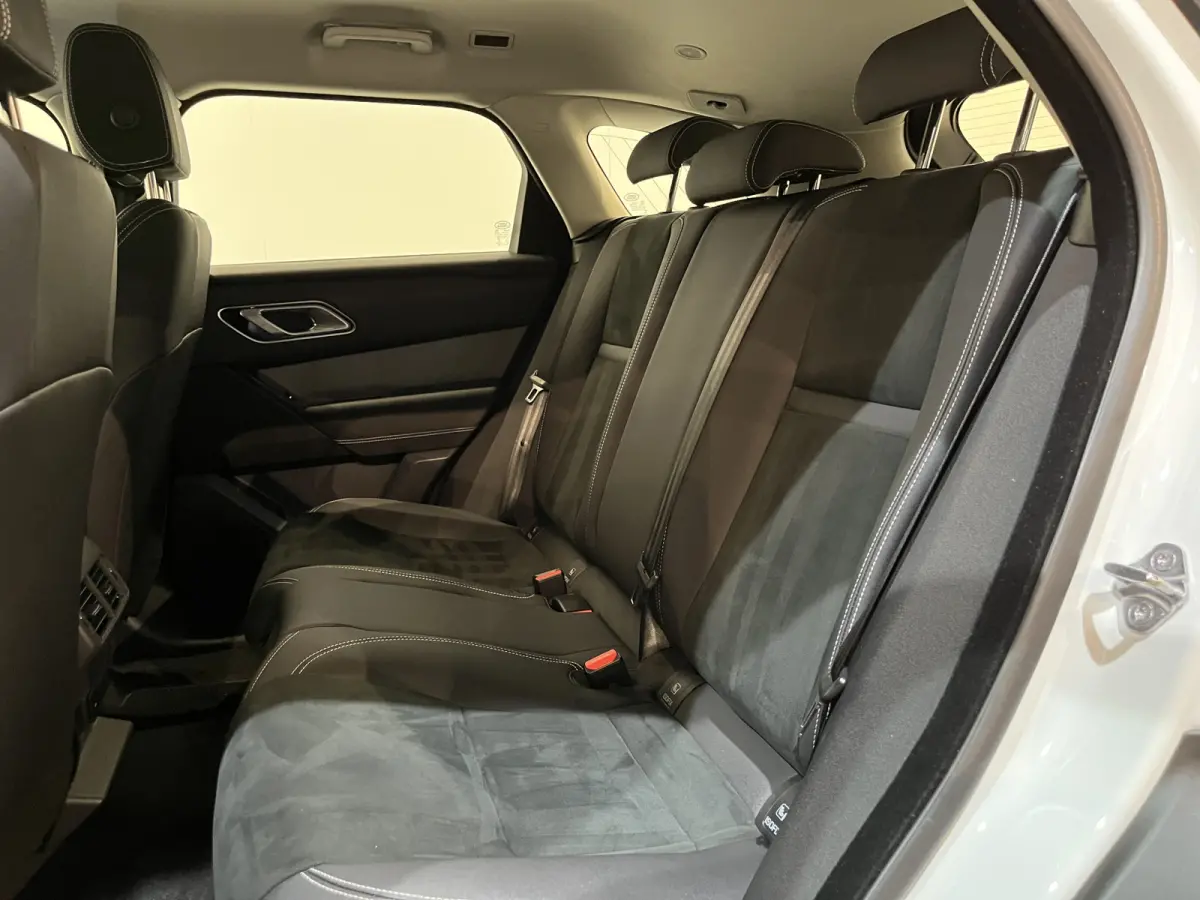 2.0 P400e AWD PHEV / 20" LMV / Alcantara / 53.000 KM !!