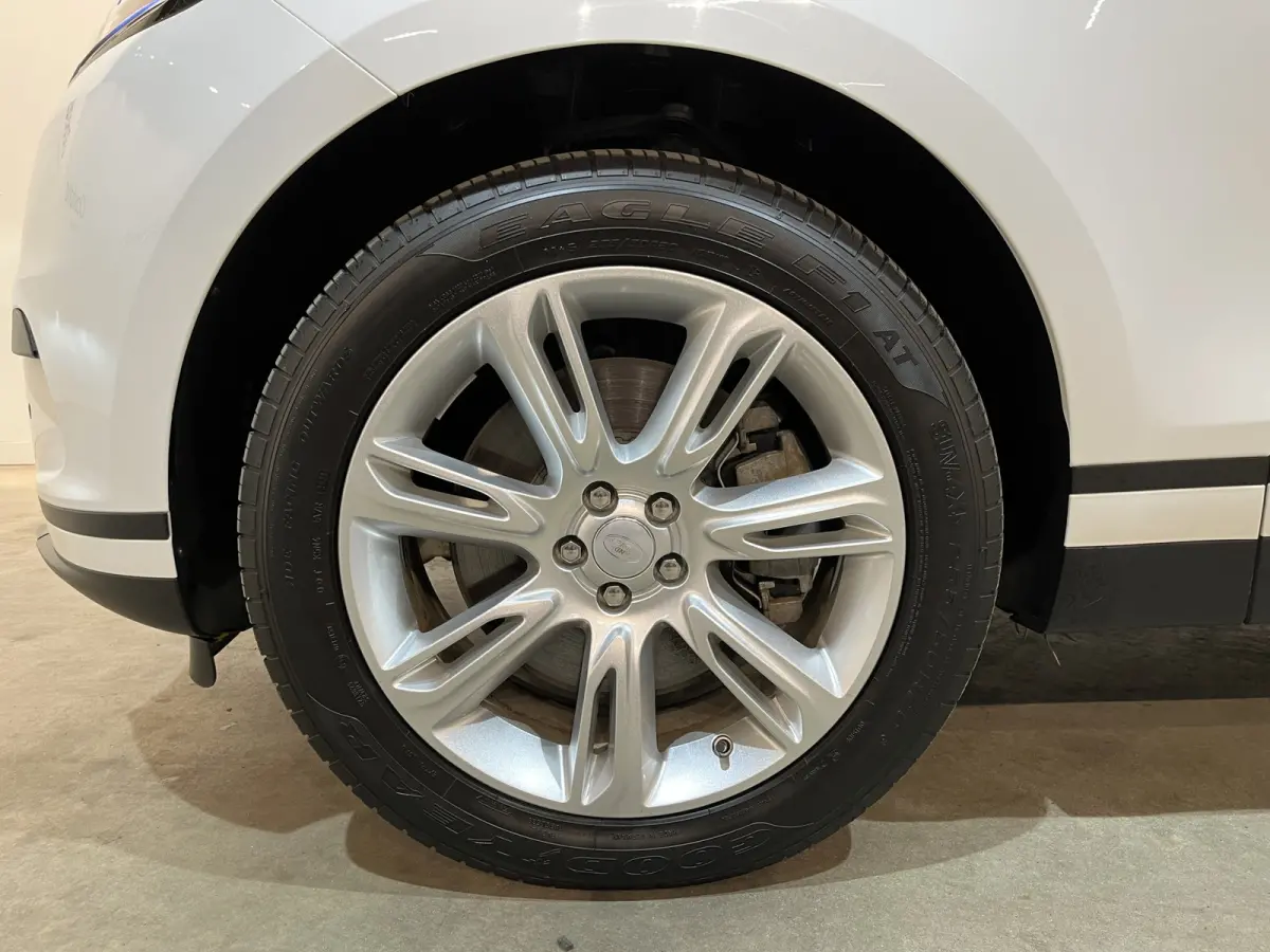 2.0 P400e AWD PHEV / 20" LMV / Alcantara / 53.000 KM !!