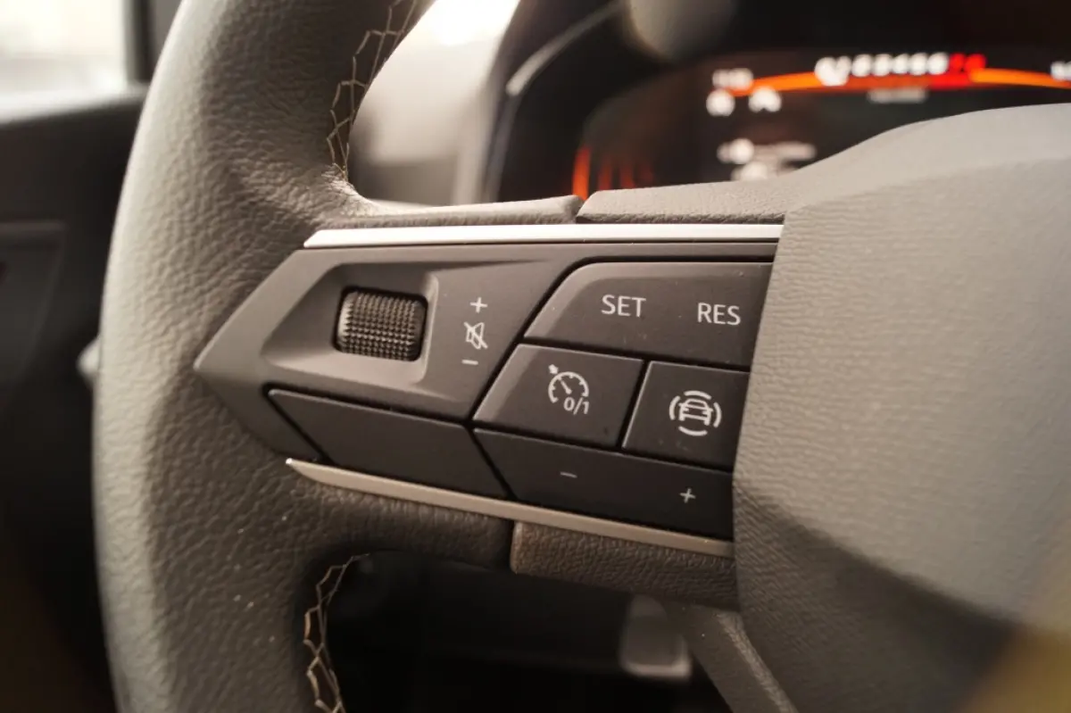 1.0 TSI Style -NAVI-LED-DIGI-ECC-PDC-