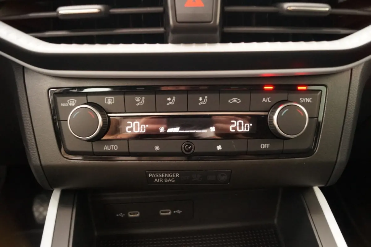 1.0 TSI Style -NAVI-LED-DIGI-ECC-PDC-