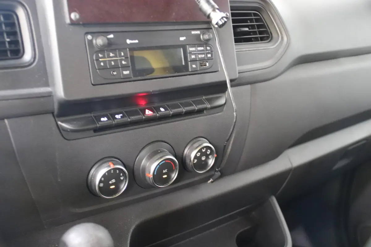 T35 2.3 dCi 150 BAKWAGEN LOWINER AUTOMAAT