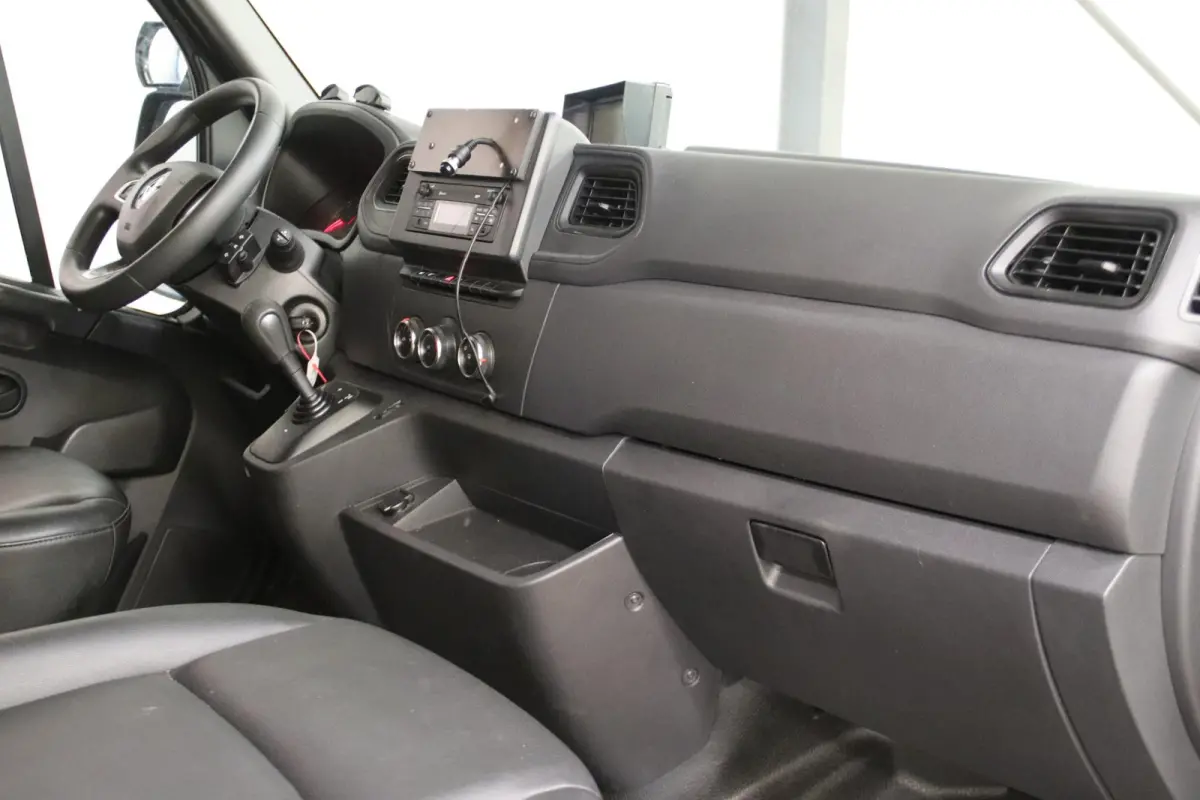 T35 2.3 dCi 150 BAKWAGEN LOWINER AUTOMAAT