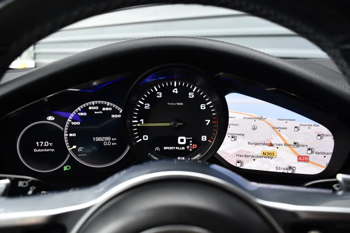 2.9 4 E-Hybrid 462pk SportDesign | Pano | 21'' Velgen | Bose | Sfeerverlichting | Luchtvering | Sportuitlaat | Orig. NL |
