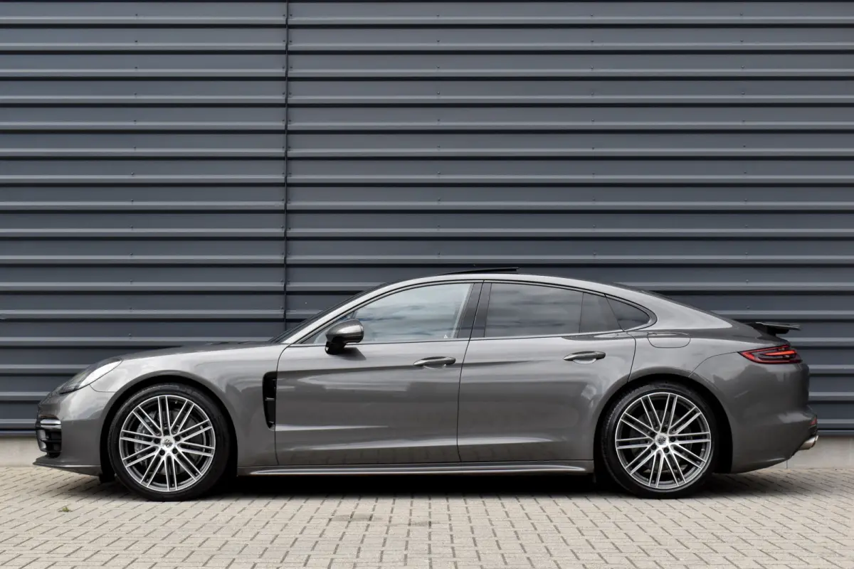 2.9 4 E-Hybrid 462pk SportDesign | Pano | 21'' Velgen | Bose | Sfeerverlichting | Luchtvering | Sportuitlaat | Orig. NL |