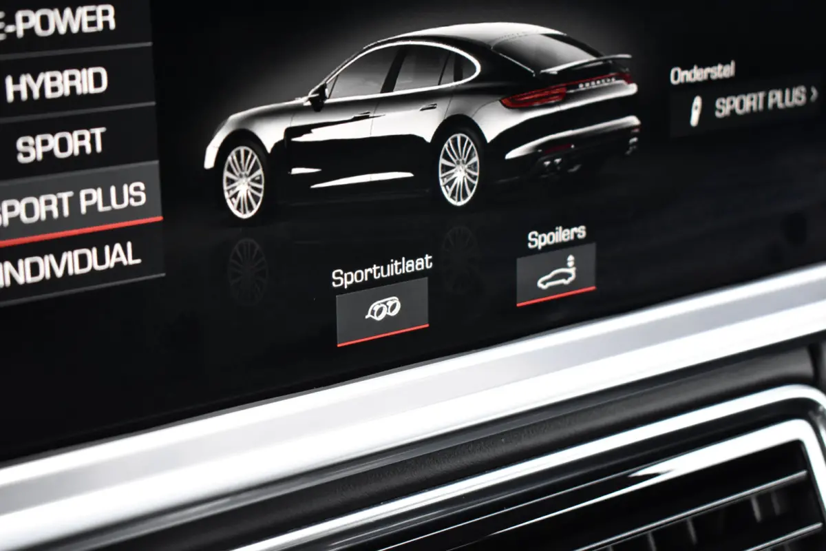 2.9 4 E-Hybrid SportDesign | Pano | 21'' Velgen | Bose | Sfeerverlichting | Luchtvering | Sportuitlaat | Orig. NL |