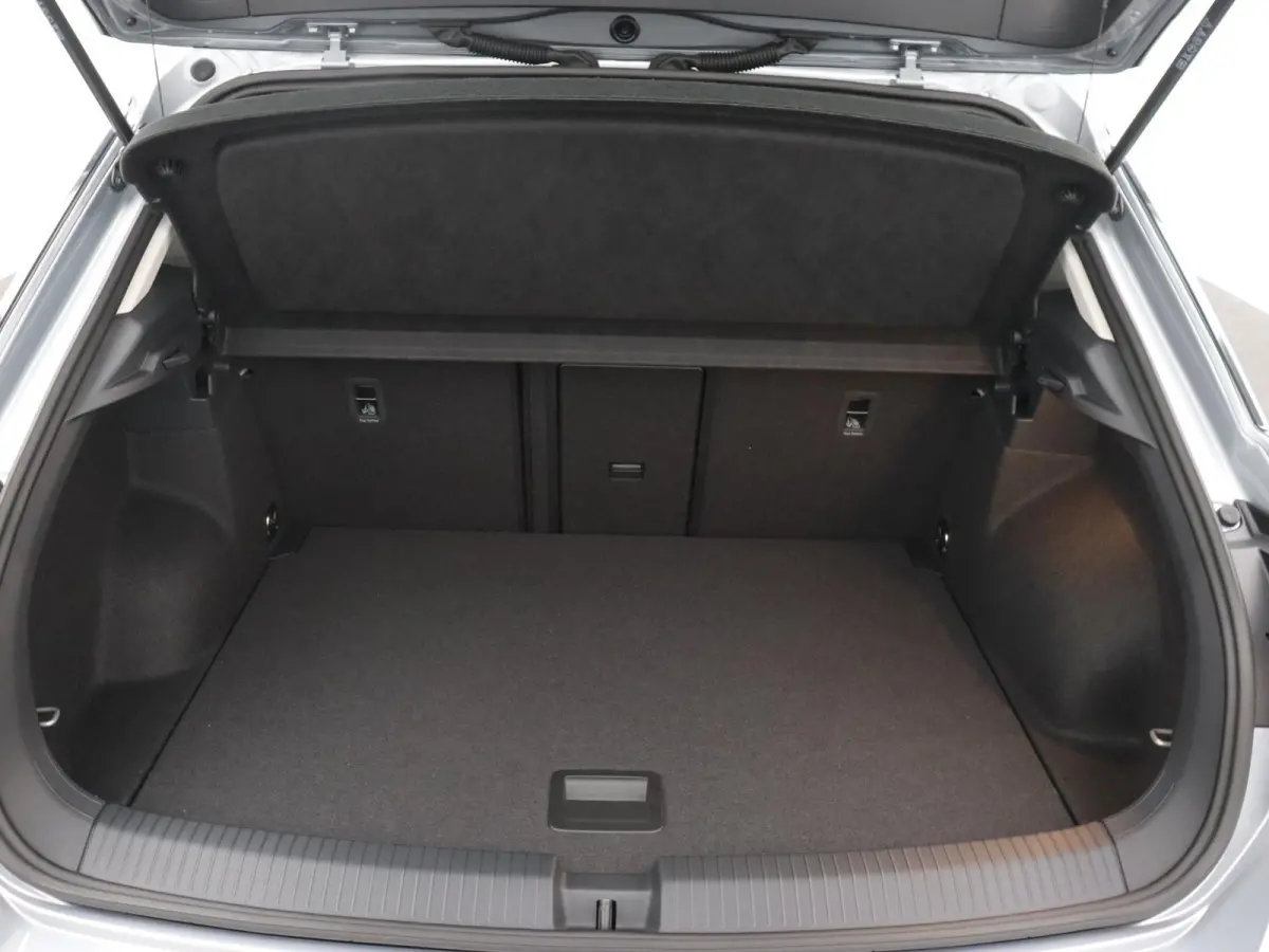 1.0 TSI Life Edition | Multimedia pakket | Assistance pakket plus | Airconditioning automatisch, 2-zone (climatronic) | Velgen 'johannesburg, 17 inch lichtmetaal