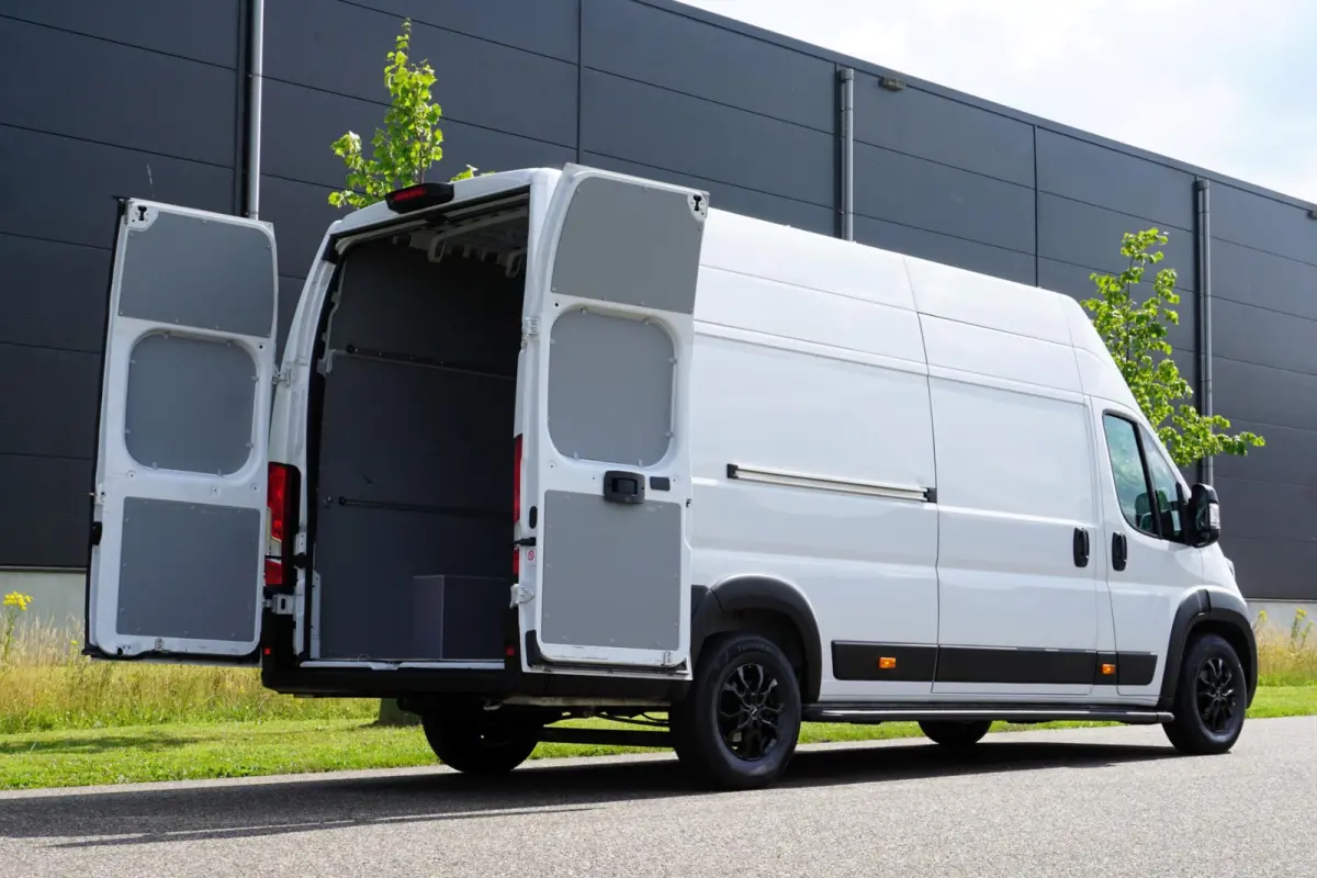 2.2 BlueHDi 140 L4H3 Zwaar 3.5t |Topstaat |EURO6D |1e eigenaar |Betimmering |Camera |Cruise |Navi |Climate |Lederen stuur |Carplay |Bluetooth |3500 KG |Heavy