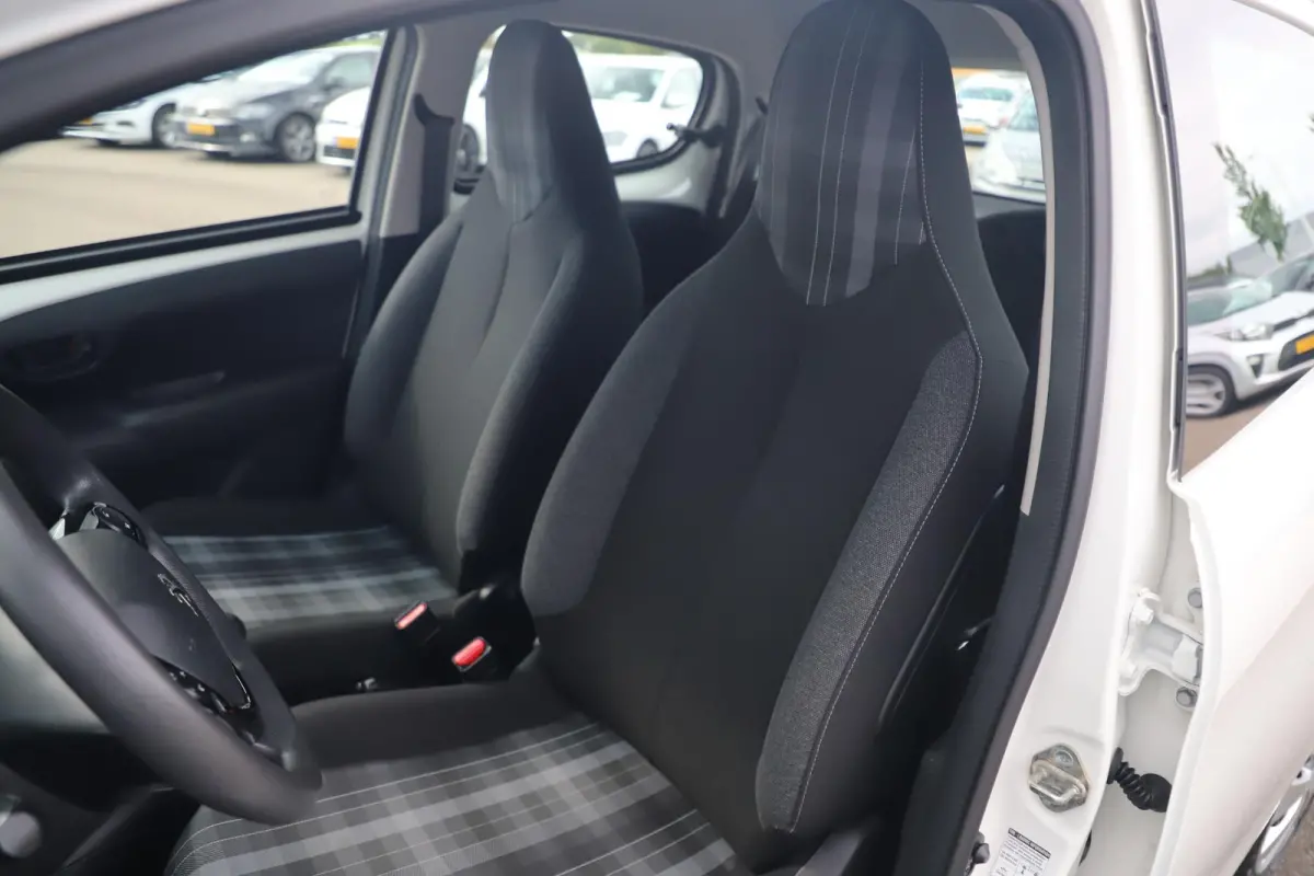 1.0 e-VTi Active Airco Radio Bluetooth Elektrische Ramen