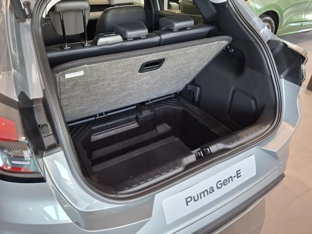 Premium 47 kWh | NIEUW TE BESTELLEN! | € 4400,- KORTING | AUTOMAAT | STOEL, STUUR EN VOORRUITVERWARMING | ADAPTIEVE CRUISE CONTROL | 360 CAMERA