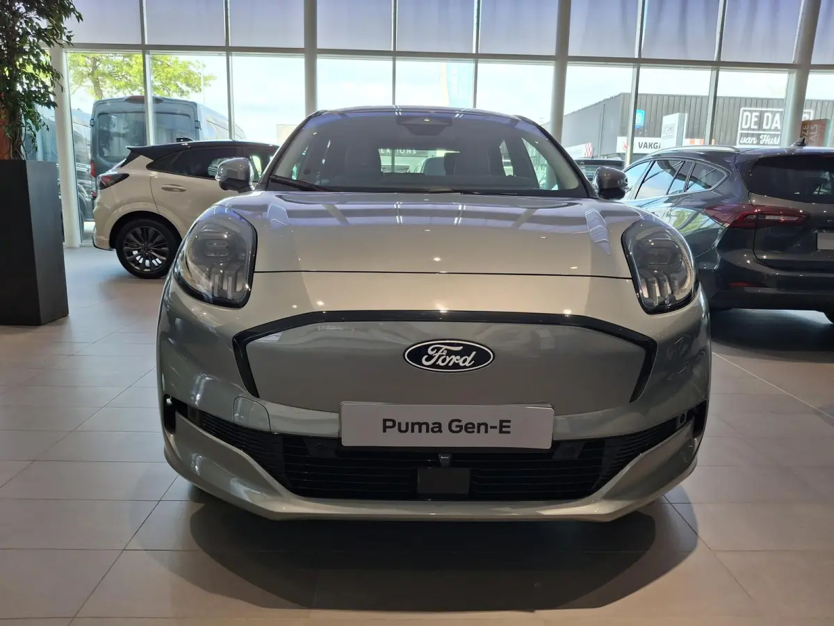 Premium 47 kWh | NIEUW TE BESTELLEN! | € 4400,- KORTING | AUTOMAAT | STOEL, STUUR EN VOORRUITVERWARMING | ADAPTIEVE CRUISE CONTROL | 360 CAMERA
