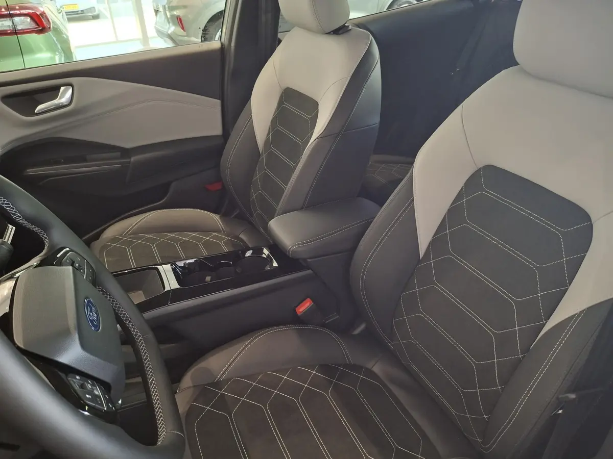 Premium 47 kWh | NIEUW TE BESTELLEN! | € 4400,- KORTING | AUTOMAAT | STOEL, STUUR EN VOORRUITVERWARMING | ADAPTIEVE CRUISE CONTROL | 360 CAMERA
