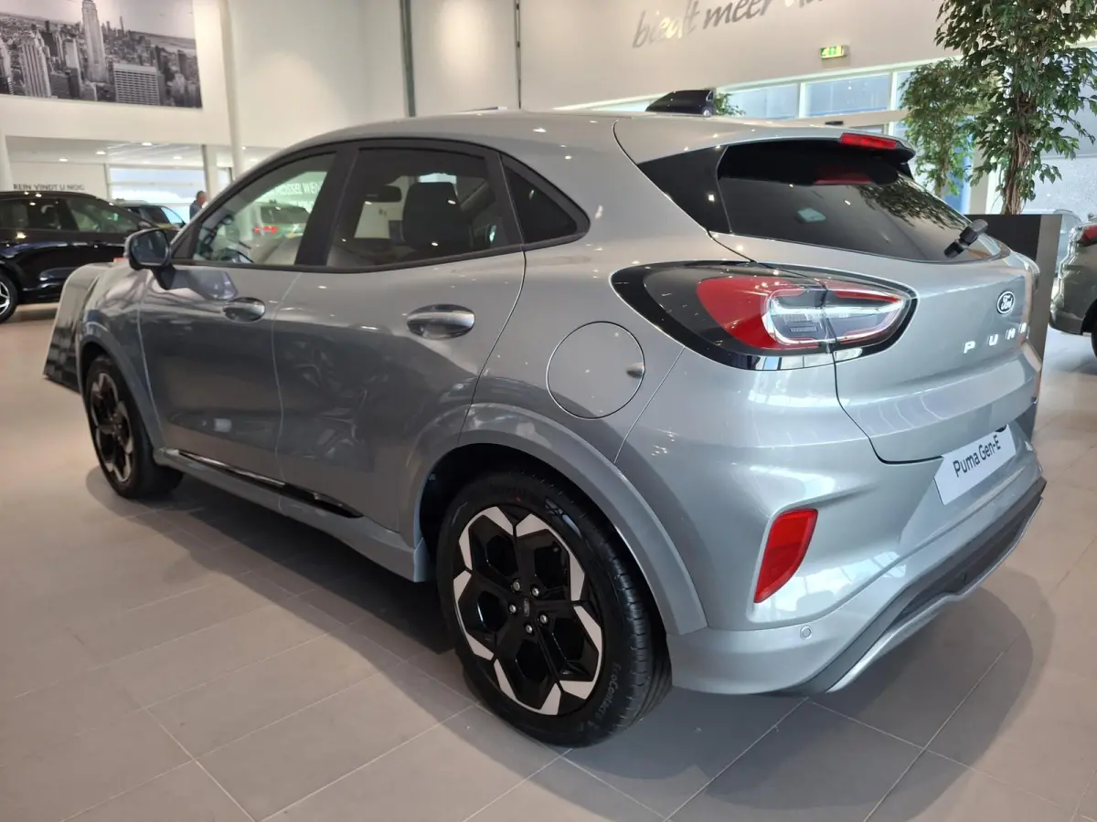 Premium 47 kWh | NIEUW TE BESTELLEN! | € 4400,- KORTING | AUTOMAAT | STOEL, STUUR EN VOORRUITVERWARMING | ADAPTIEVE CRUISE CONTROL | 360 CAMERA