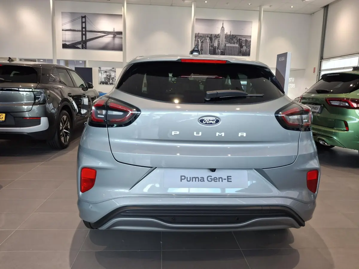 Premium 47 kWh | NIEUW TE BESTELLEN! | € 4400,- KORTING | AUTOMAAT | STOEL, STUUR EN VOORRUITVERWARMING | ADAPTIEVE CRUISE CONTROL | 360 CAMERA